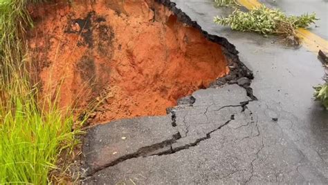 V Deo Cratera Se Abre Na Mg Que Liga Itapecerica Br Centro