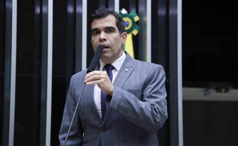 Aprovado Relat Rio De Ricardo Ayres Que Torna Crime Facilitar A