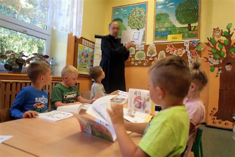 Religia W Szkole Sonda Pokazuje E Polacy Nie Zgadzaj Si Z