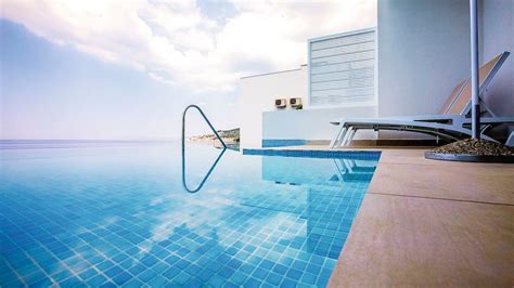 Our pick of the best swim-up rooms | TUI