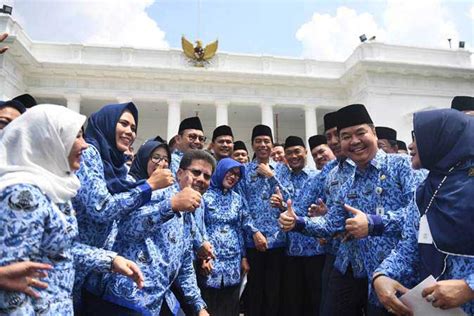 Jokowi Luncurkan Core Values Berakhlak Asn Jangan Seperti Pejabat Era