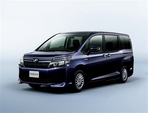 Toyota Voxy Specs and Prices [Video][Photo] - autoevolution