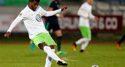 Carlos Ascues Podr A Ser Titular En Debut Del Wolfsburgo En Bundesliga