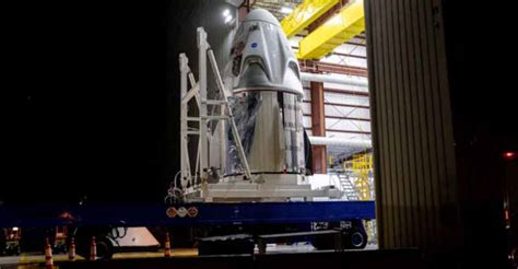 Spacex Met En Place Un Crew Dragon Pour Son Premier Vol Habité Dans L