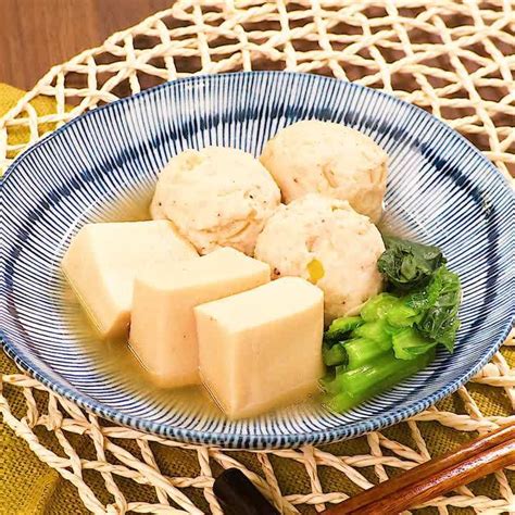 優しい味つけ♪ 高野豆腐と鶏つくねの煮物のレシピ動画・作り方 Delish Kitchen