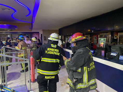 Pánico En El Cine Evacuaron A Miles De Personas Por El Incendio En Una Plaza En Jalisco Infobae