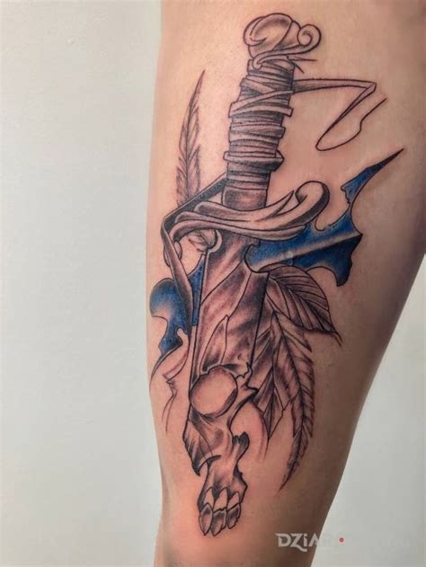 Tatuaż miecz czaszka Autor Vean Tattoo Studio dziarownia pl