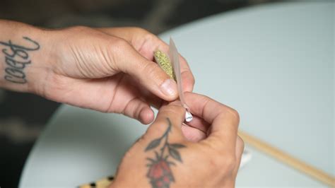 How To Roll A Joint Step By Step Guide Weedmaps