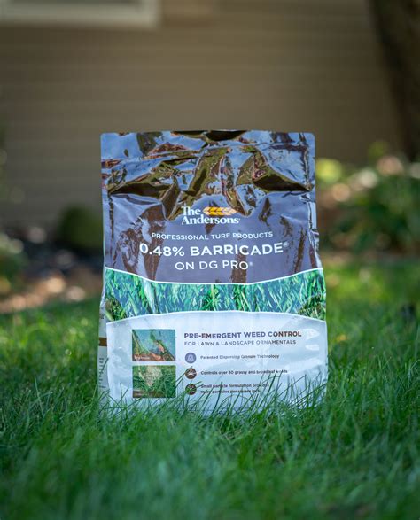 The Andersons Barricade Pro Grade Granular Pre Emergent Weed Control Covers 5800 Sq Ft 18 Lb