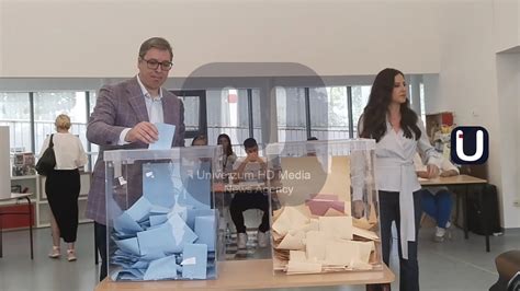 Aleksandar Vučić glasao na biračkom mestu broj 140 u Novom Beogradu