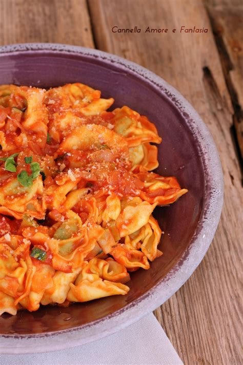 Tortellini Al Sugo Di Zucchine Ricetta Vegetariana Molto Gustosa E Veloce