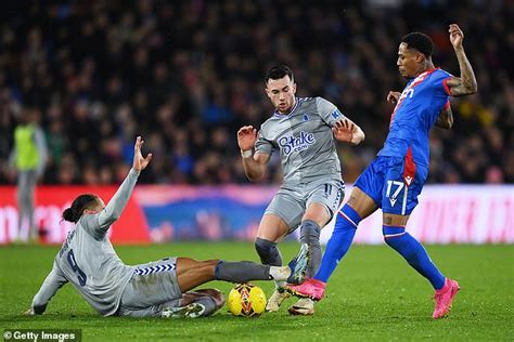 Dominic Calvert Lewin Blows A Kiss To Crystal Palace Fans After They