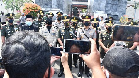 Hari Lahir Pancasila Danrem Dsj Dampingi Pangdam Ziarah Di Makam