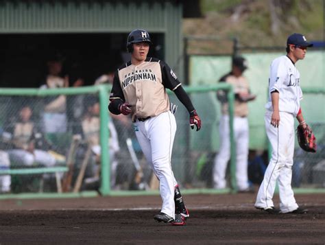 ＜イースタン 西・日＞7回1死二塁、豊田に左飛に抑えられた清宮が一塁ベースを回って渋い顔を見せる ― スポニチ Sponichi Annex 野球