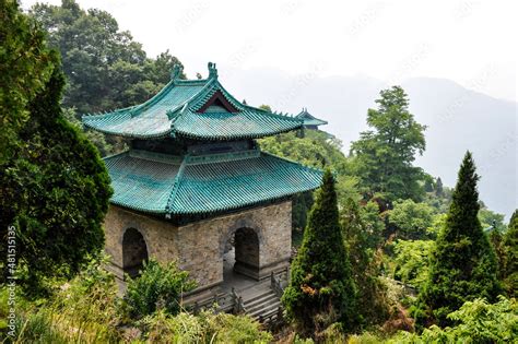 Ancient Chinese Architecture: Close-up of Temple Architecture in Wudang ...