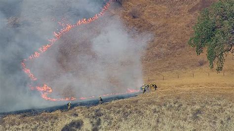 Brush Fire Closes Nb 5 Fwy At 14 Fwy In Newhall Abc7 Los Angeles