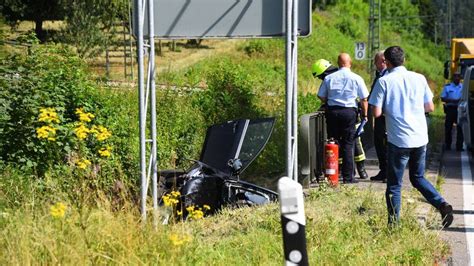 Heidelberg Bammental Ungew Hnlicher Unfall Auf B Auto Landet In Bach