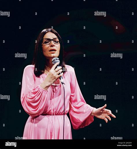 Nana Mouskouri Weltweit Erfolgreiche Griechische S Ngerin Im Bild Tv