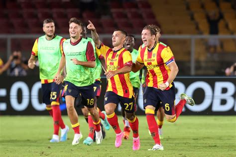 Il Lecce Inizia La Settimana Che Porta Allinter Titolari Non In Gruppo