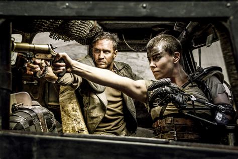 Dublê descreve animosidade entre Tom Hardy e Charlize Theron no set de