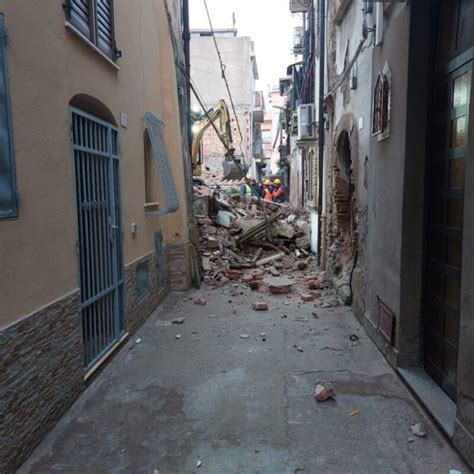 Scilla Crolla Una Vecchia Palazzina In Centro Iacchite Blog