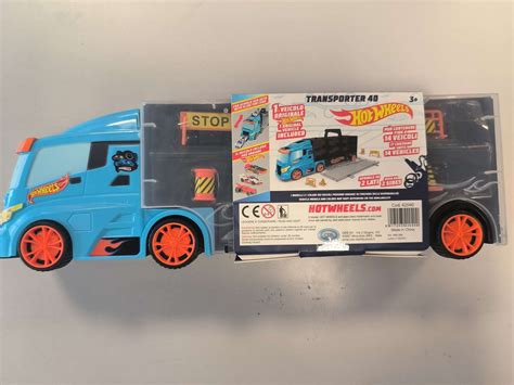 OUTLET Hot Wheels Transporter Na 14 Aut 1 Auto I Znaki Drogowe WADLIWY Humbi Pl