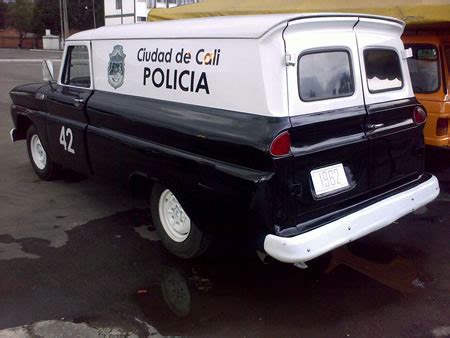 Carros y Clasicos - Desfile de vehículos antiguos de policía