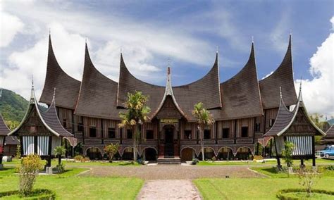 Rumah Adat Sumatera Barat Disebut Sebagai Rumah Gadang Dan Memiliki