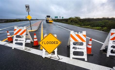 PCH closures in Huntington Beach due to flooding; debris cleanup in ...