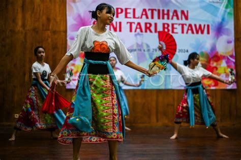 Pelatihan Seni Tari Betawi Antara Foto