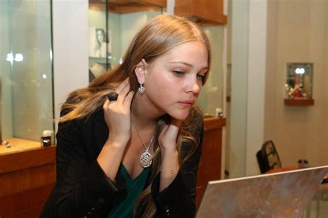 Picture of Esti Ginzburg