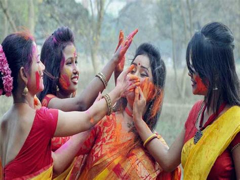 Holi जानें क्यों नयी दुल्हन को नहीं देखनी चाहिए ससुराल की पहली होली Why Newly Married Women