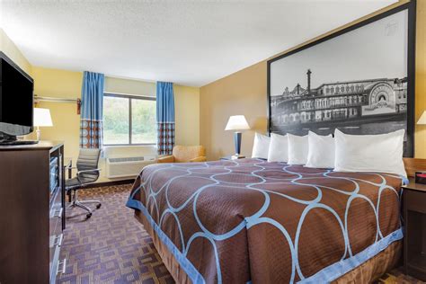 Super 8 by Wyndham Decorah | Decorah, IA Hotels