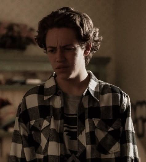 Ethan Cutkosky Shirtless Barefoot Carl Shameless Hot Actors