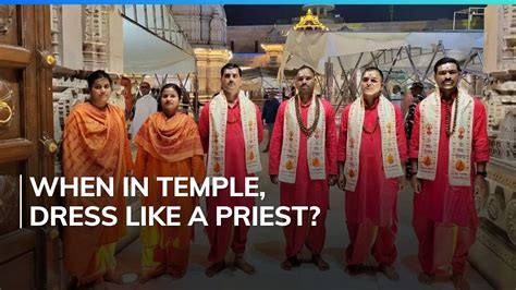 Cops Deployed In Priests‘ Attire At Kashi Vishwanath Temple Does