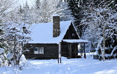 Winter Cabin Pictures Download Free Images On Unsplash