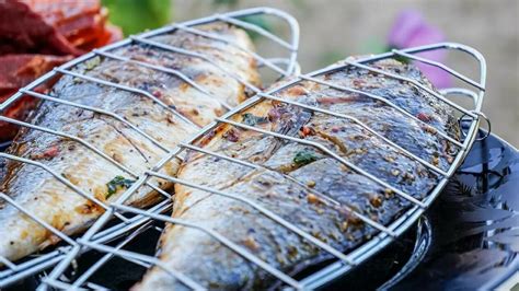 Barbacoa De Pescado Lubina Dorada Y Corvina A La Brasa