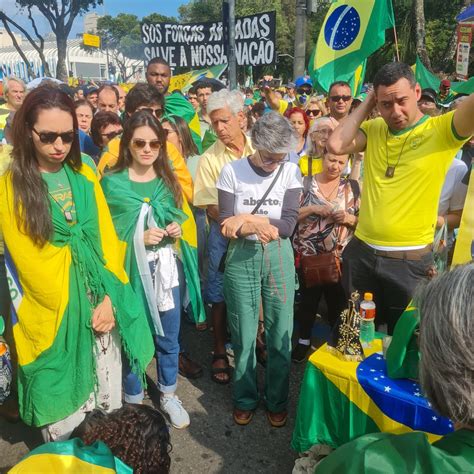 Cássia Kis participa de manifestações antidemocráticas Aborto não