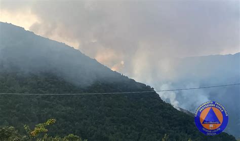 Genova Incendio Sulle Alture Di Voltri Interviene Il Canadair