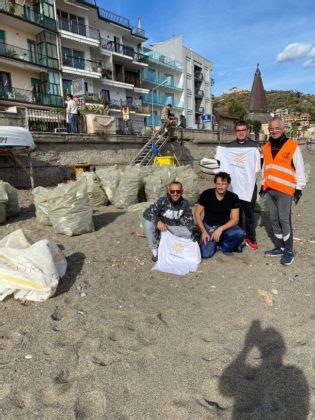 Giardini Dove Non Arriva Il Comune Arrivano I Volontari Di Naxos