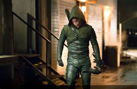 Arrow Season 5 Spoilers Stephen Amell Teases Most Vicious Premiere Episode Yet Meaner