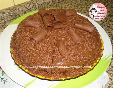 Bolo De Chocolate Com Beijinho Cremoso E Brigadeiro Espaço Das Delícias Culinárias