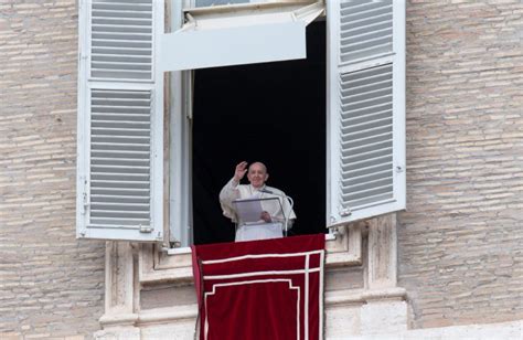 Francesco Il Rosario Per La Pace Contro La Pazzia Della Guerra