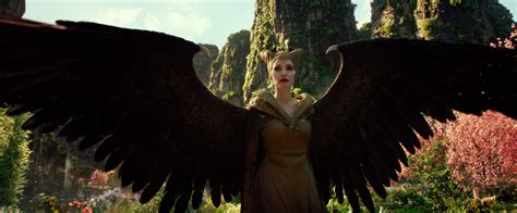 ‘Maleficent: Mistress of Evil’ Review: Angelina Jolie Is the Best Part ...