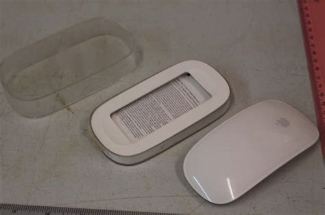 Apple Mouse- Connects w/Bluetooth