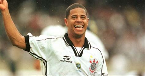 Quem Marcelinho Carioca Considerado Um Dolo No Corinthians E Que