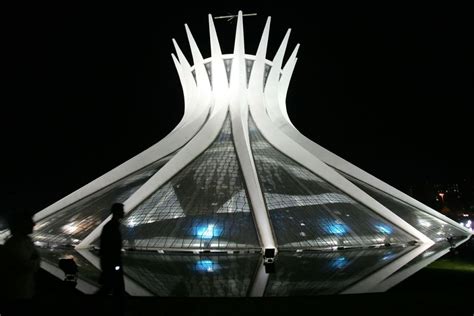 L architecte Oscar Niemeyer s éteint à l âge de 104 ans La Presse