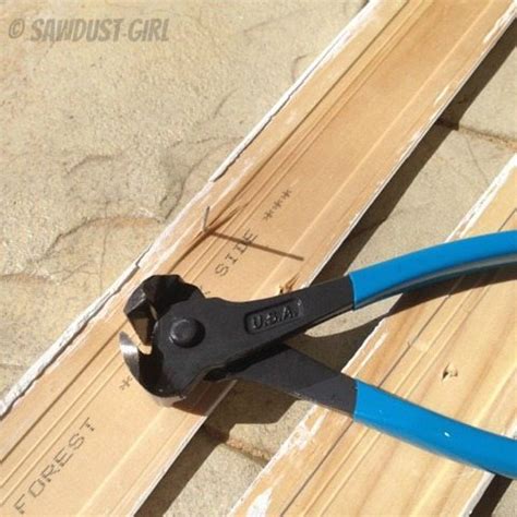 How to remove nails - the easy way - Sawdust Girl®