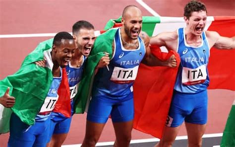 Olimpiadi Italia La Staffetta 4x100 Vince Loro Con Jacobs Nella