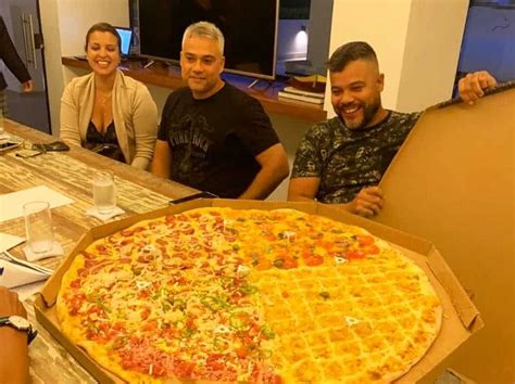 Maior Pizza Do Brasil Vendida Na Zona Oeste Do Rio De Janeiro